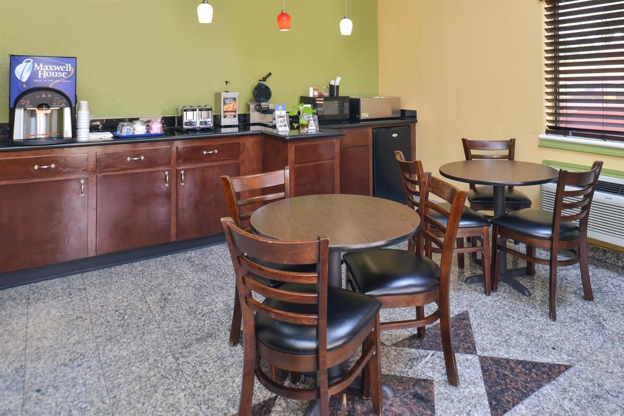Americas Best Value Inn Downtown Хьюстон Экстерьер фото